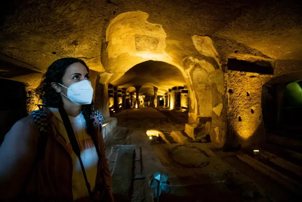 napoli-riaprono-catacombe-san-gennaro-hawaii-prima-turista