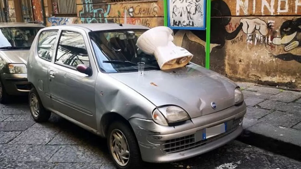 napoli-water-auto-parcheggiatore-abusivo-denuncia