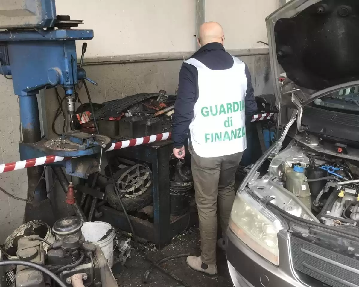 macerata campania sequestro officina abusiva