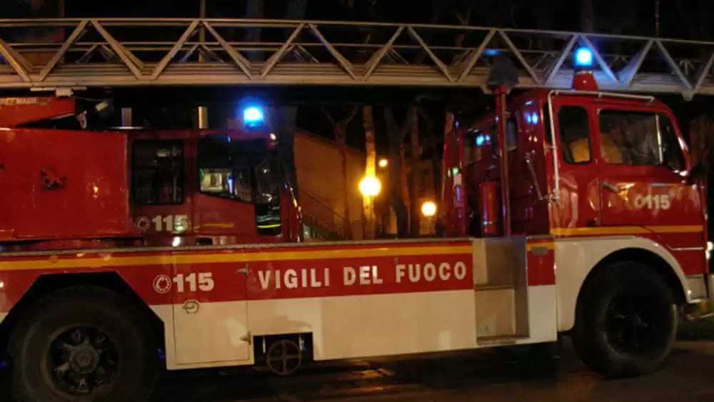 incendio-giugliano-distrutto-impianto-torrefazione-caffe-14-marzo