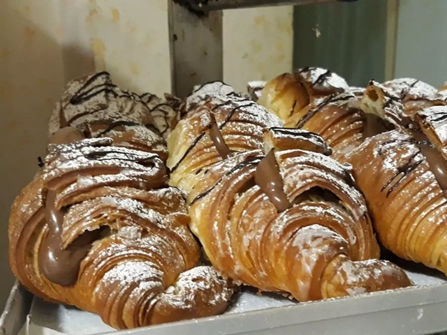 mangiare-cornetti-notte-multate-persone-napoli