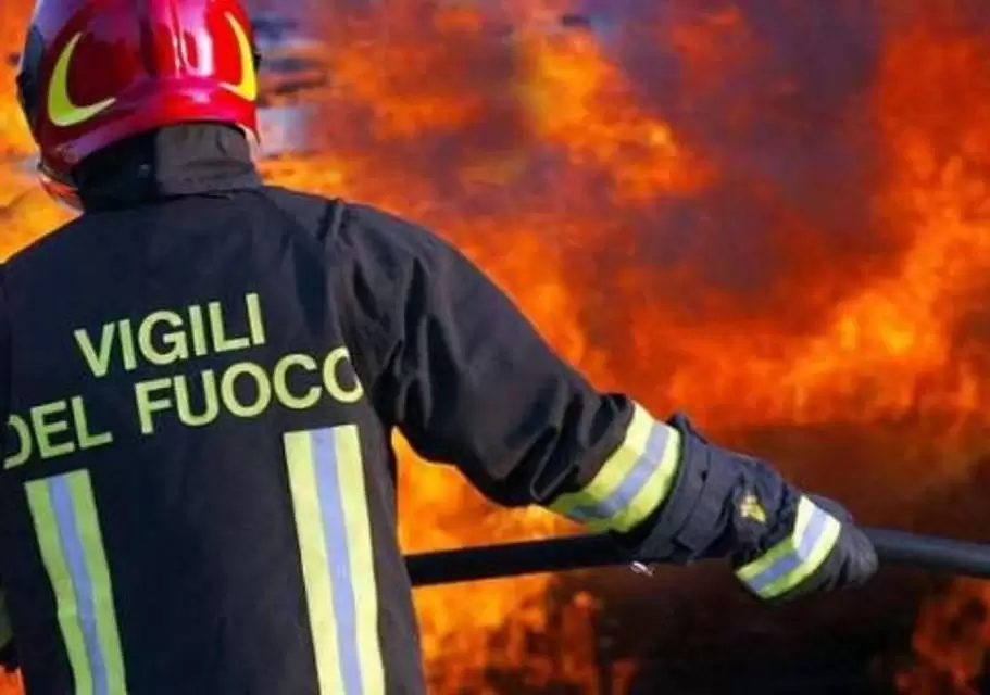 auto-fuoco-incidente-marcianise-oggi-30-aprile