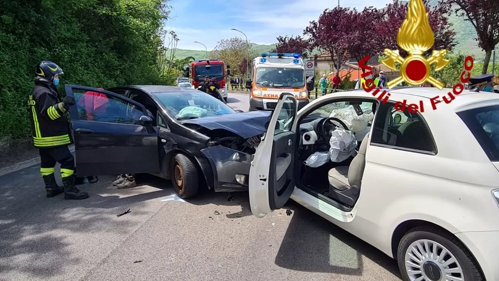 violento-incidente-stradale-montoro-scontro-auto-sei-feriti-4-maggio