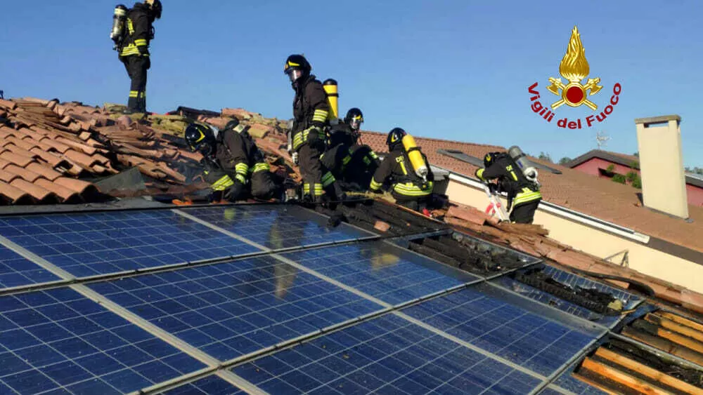 incendio-santo-stefano-sole-tetto-fiamme-6-maggio