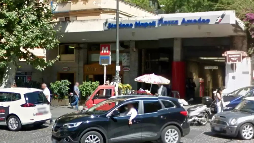 chiaia-rapina-stazione-metropolitana-piazza-amedeo