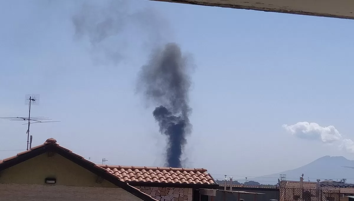 incendio-scampia-mugnano-oggi-cosa-succede-auchan