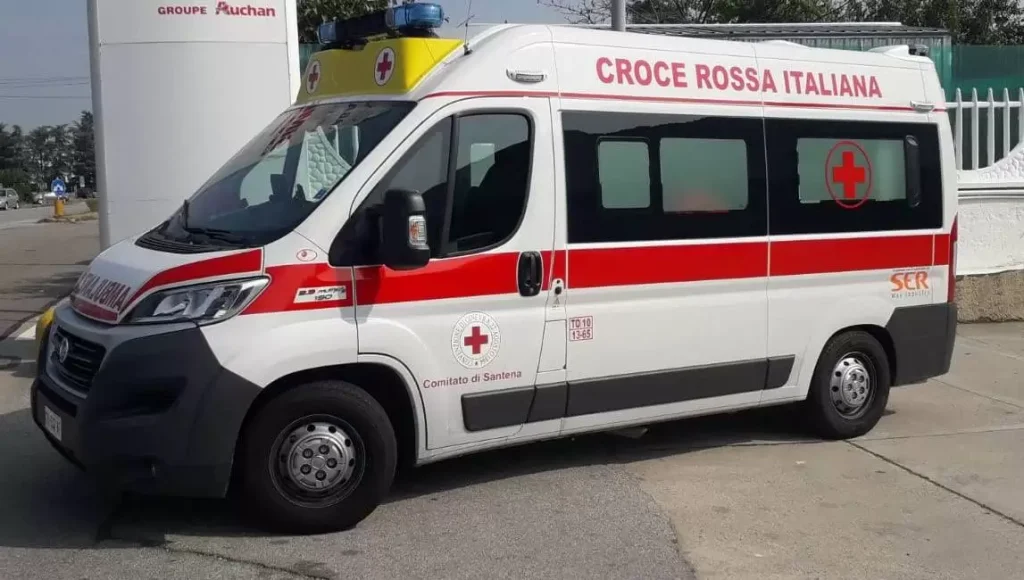 napoli-ambulanza-croce-rossa-rubata-abbandona-strada