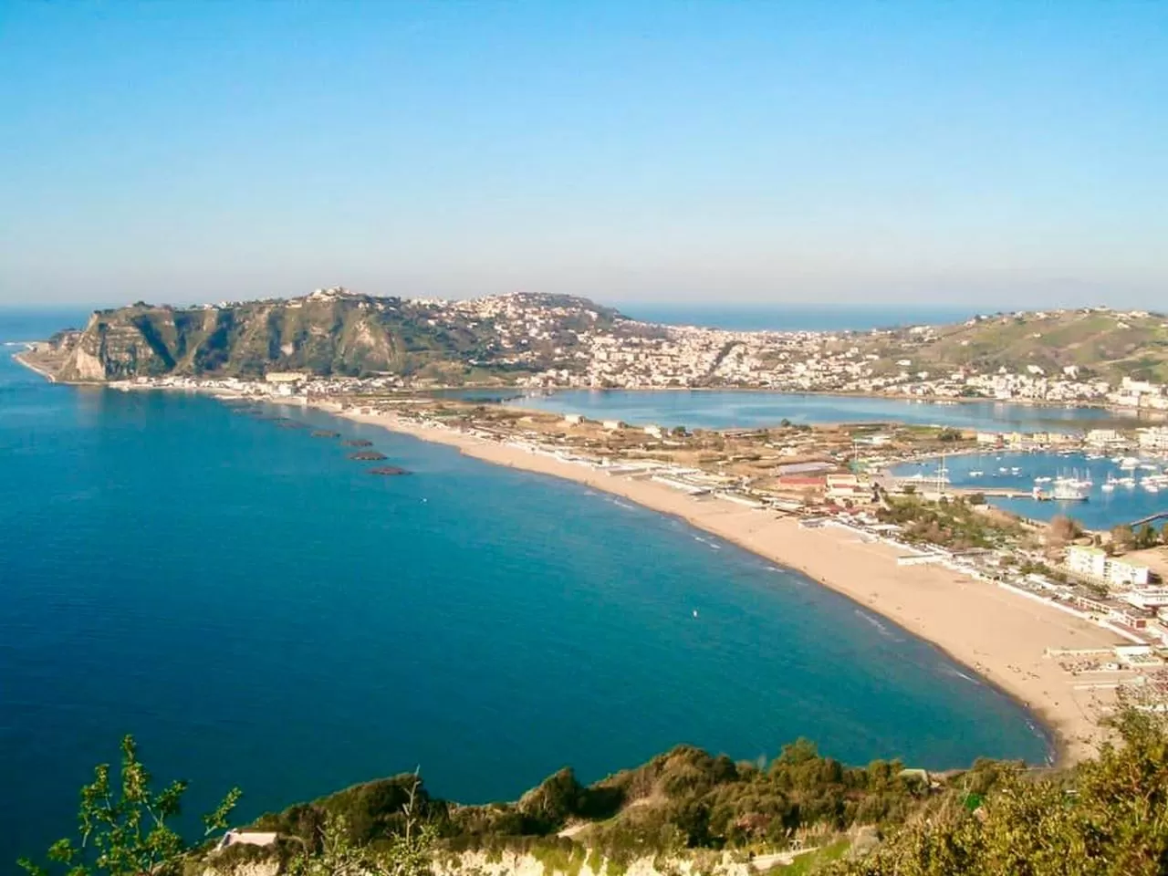 covid-bacoli-vaccino-spiaggia-quando-dove-prenotazione