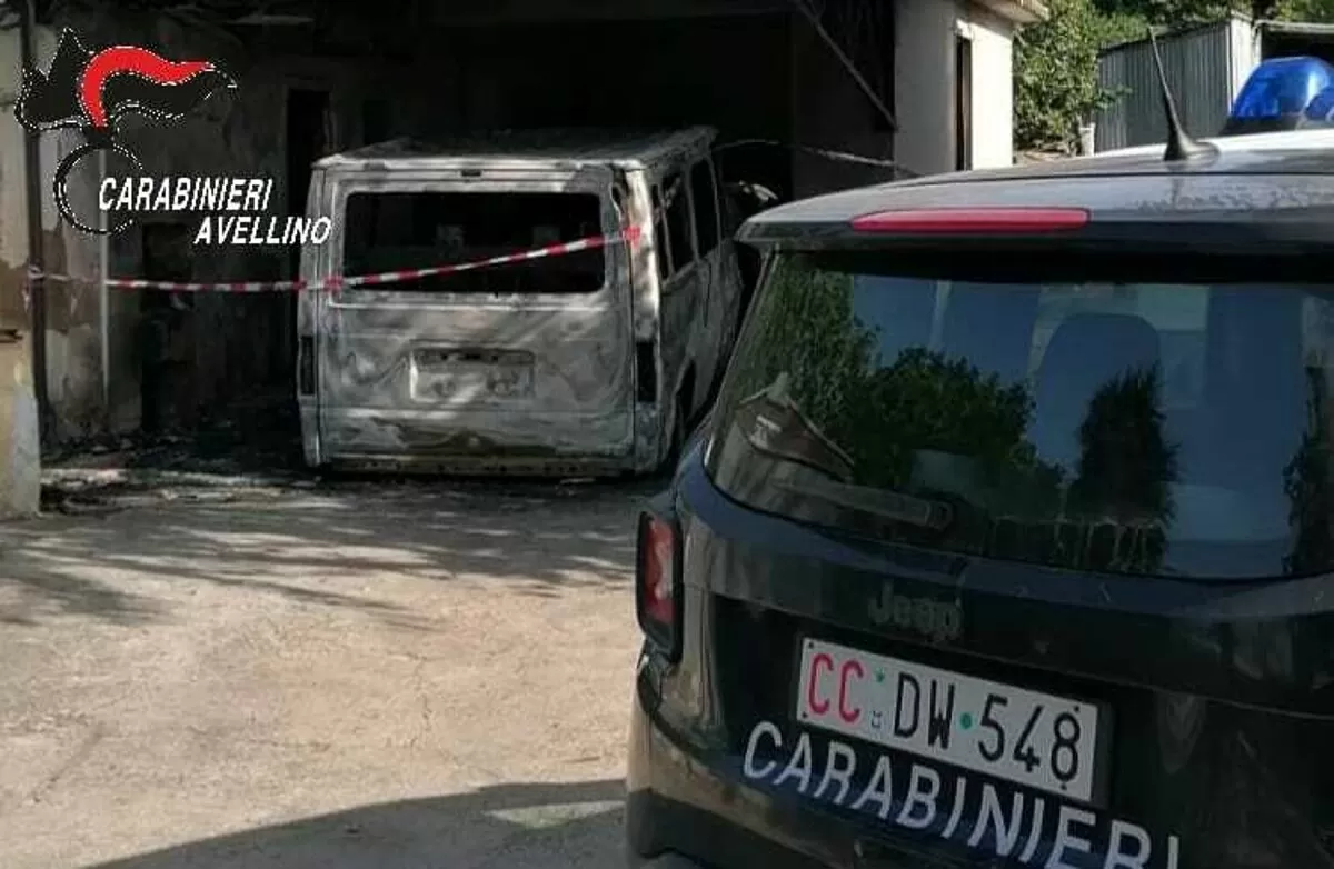 incendio-garage-flumeri-cosa-successo