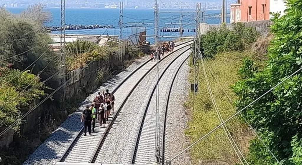 torre-greco-treno-investe-uccide-persona