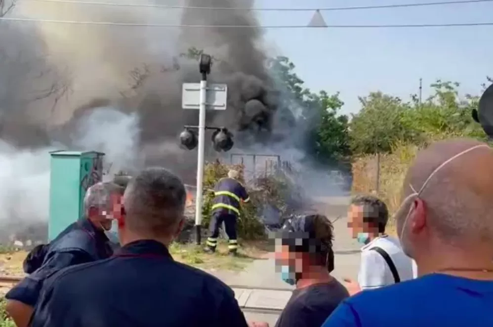 incendi-somma-veusuviana-fiamme-invadono-strade-linea-ferroviaria