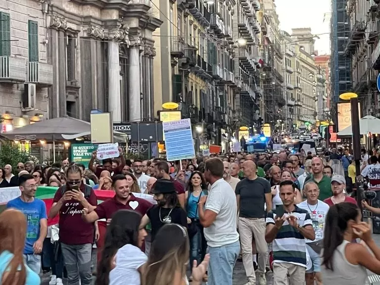 green pass corteo napoli