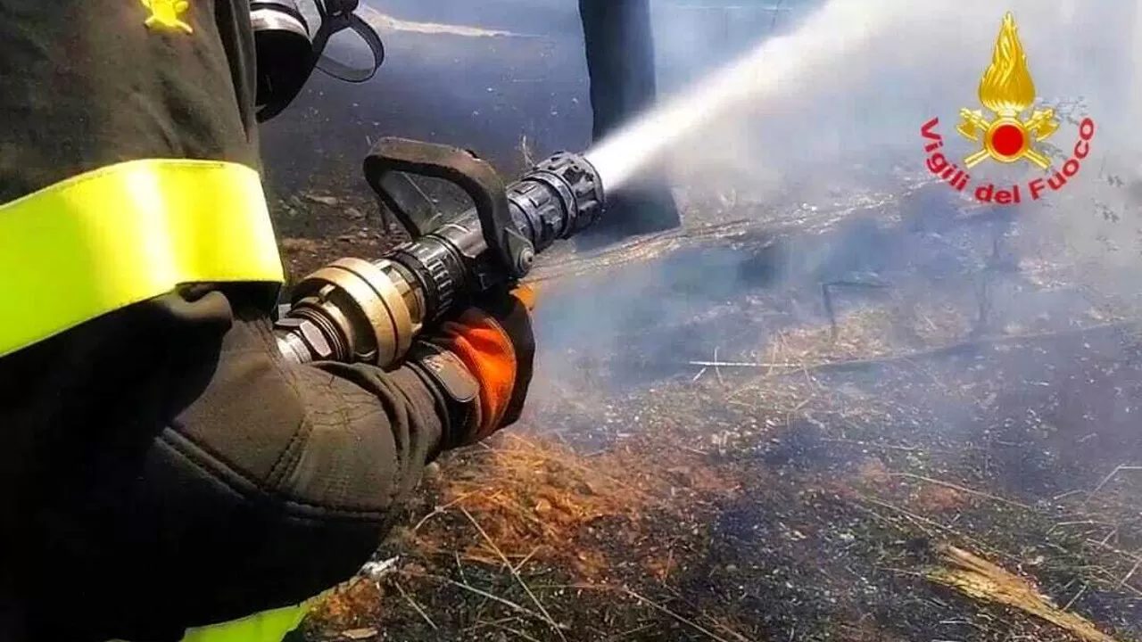 incendi-irpinia-boscaglia-macchia-fiamme-santa-paolina