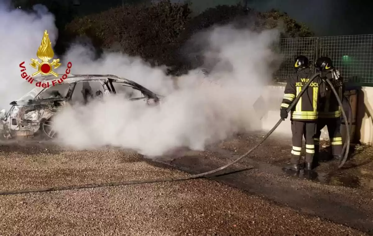 paura-benevento-incendiata-auto-donna-via-saragat