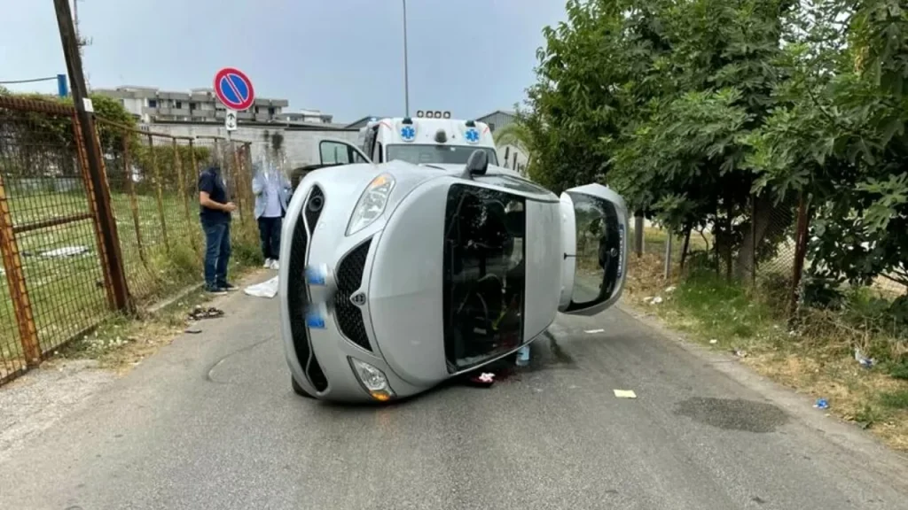 incidente-san-prisco-auto-ribalta-donna-incastrata