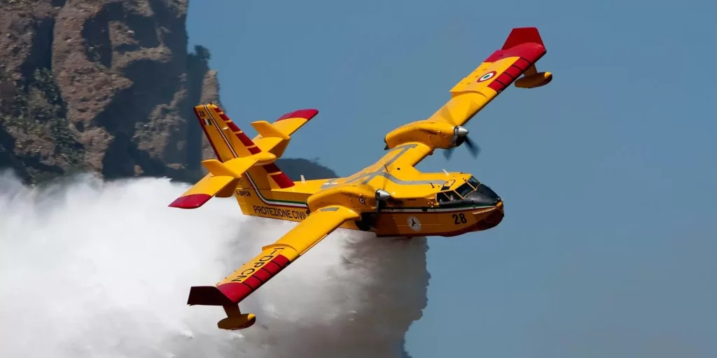 incendio-camerota-fiamme-vento-canadair