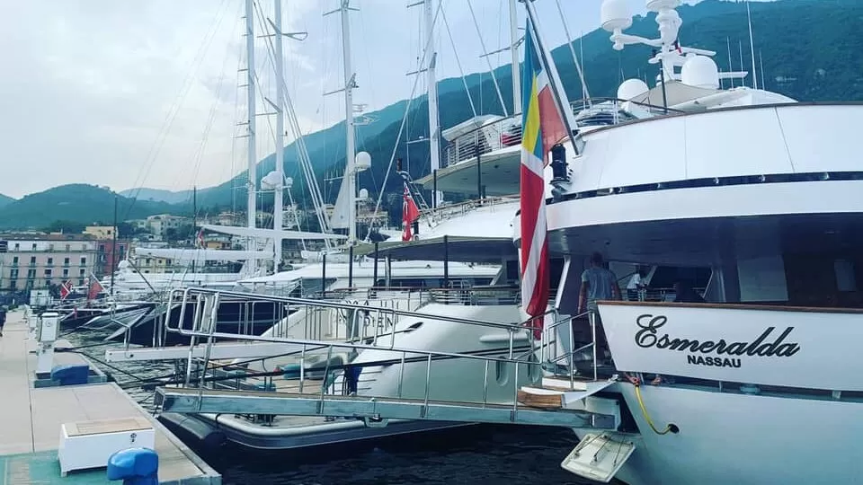 yacht esmeralda patron easyjet castellammare