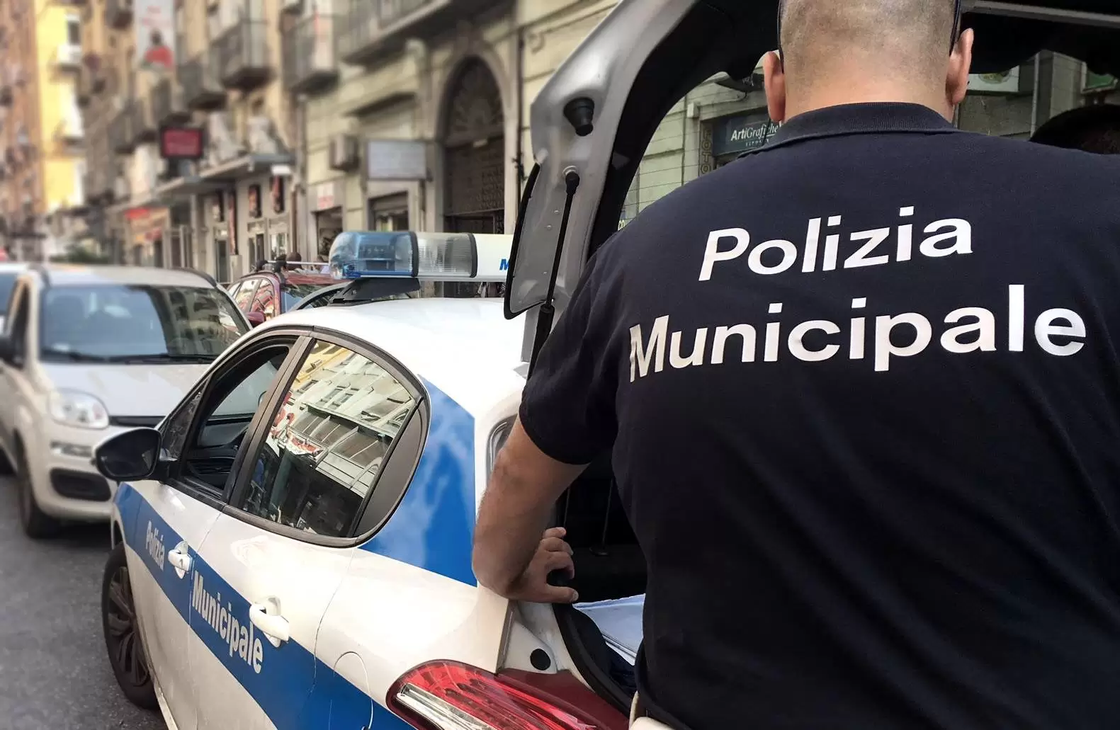 napoli-polizia-locale-recupera-macchinina-rubata