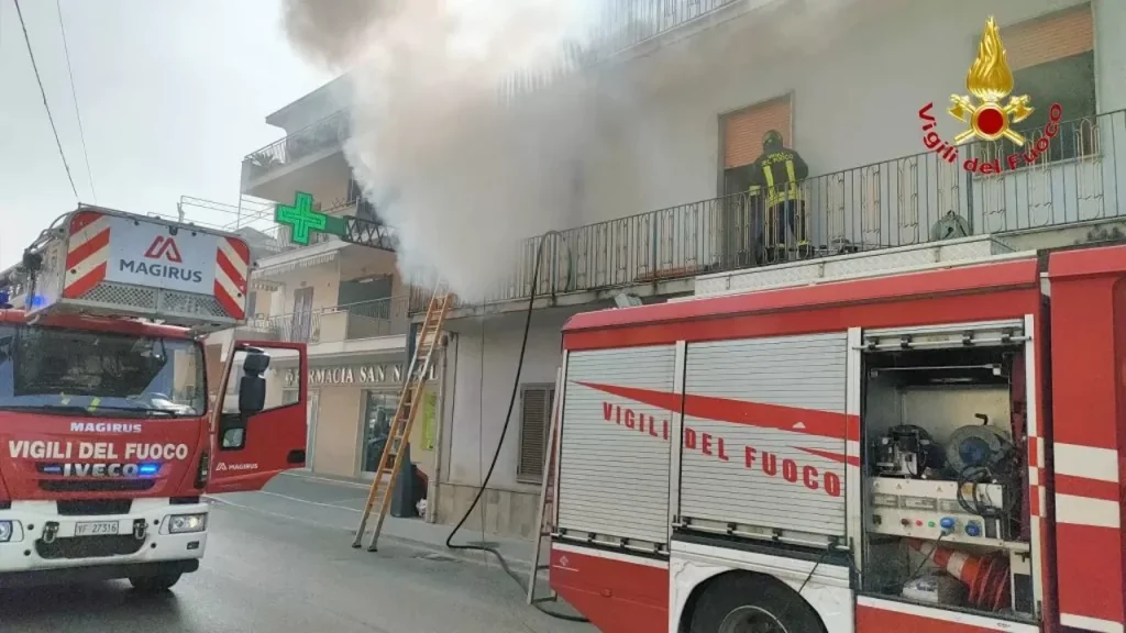 marcianise-incendio-cucina-vigili-del-fuoco