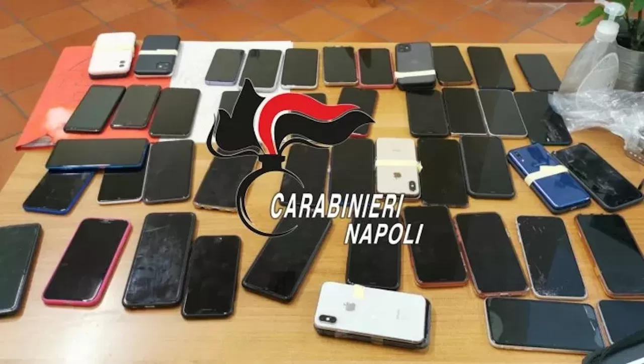 napoli-telefoni-rubati-denunciato-ricettazione