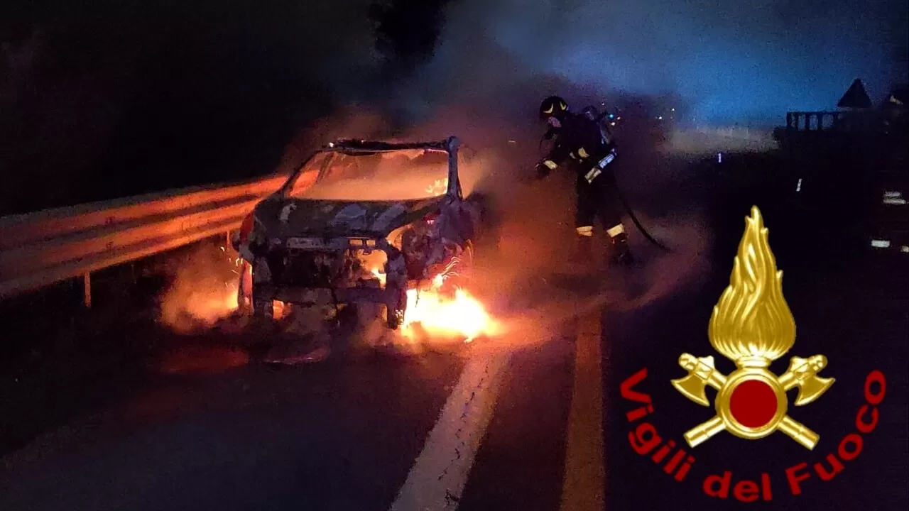 monteforte-irpino-auto-fiamme-a16-25-ottobre