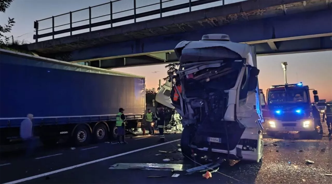 incidente-camion-autostrada-capua-camion-cosa-successo