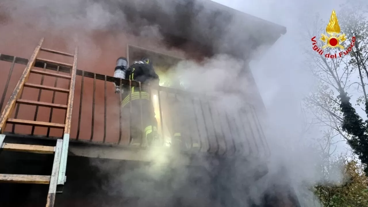 incendio-montefredane-casa-abbandonata-fiamme