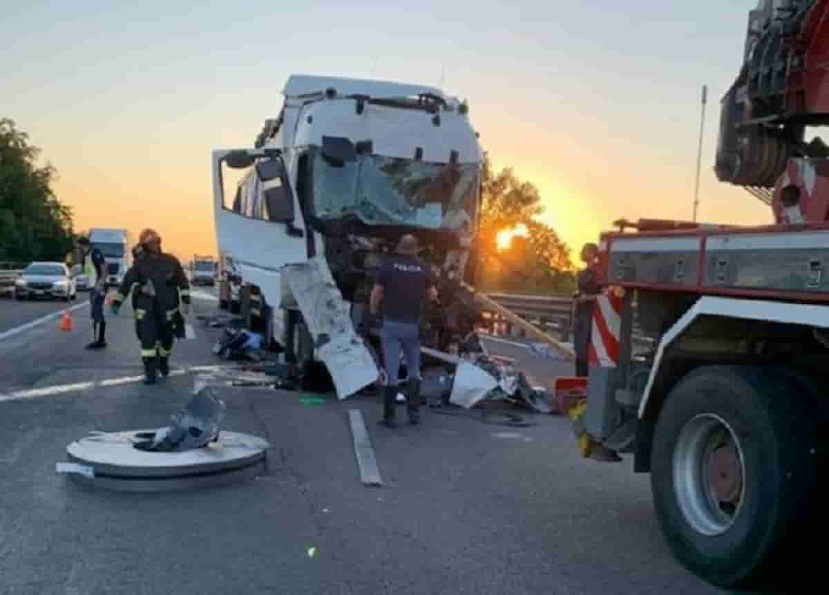 Incidente Stradale Sull'A4 A Cessalto: Tamponamento Tra 3 Tir E Un'auto