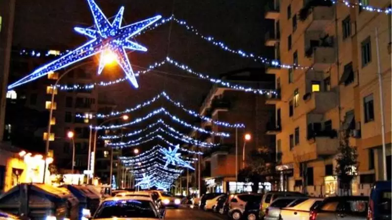 torre-greco-luci-natale-soldi-donati-famiglie