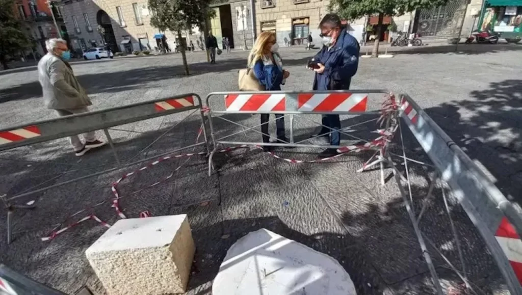 napoli-vandalizzata-targa-falcone-borsellino