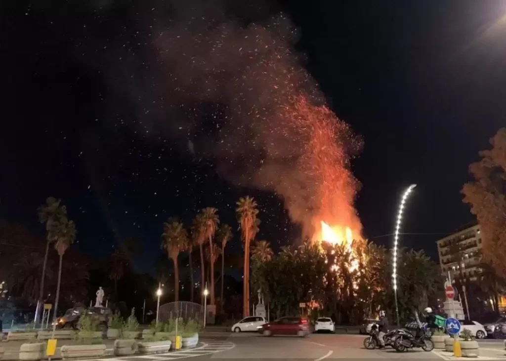 incendio villa comunale Napoli 20 dicembre