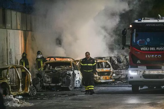 notte-fuoco-napoletano-auto-incendiate