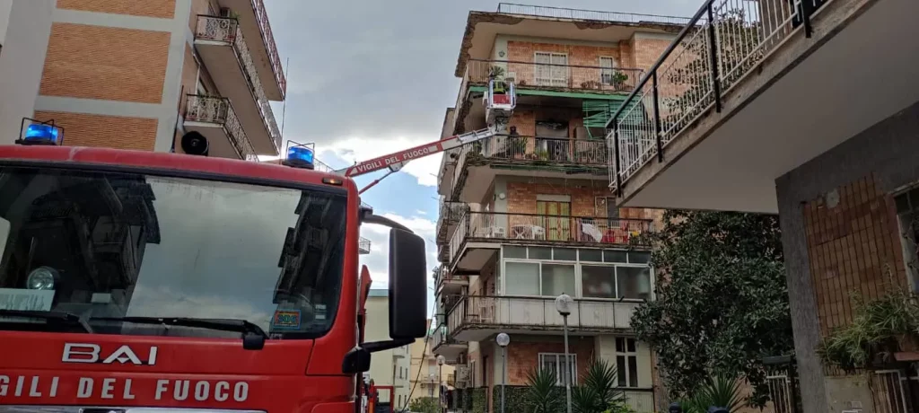 incendio-oggi-portici-parco-via-cristoforo