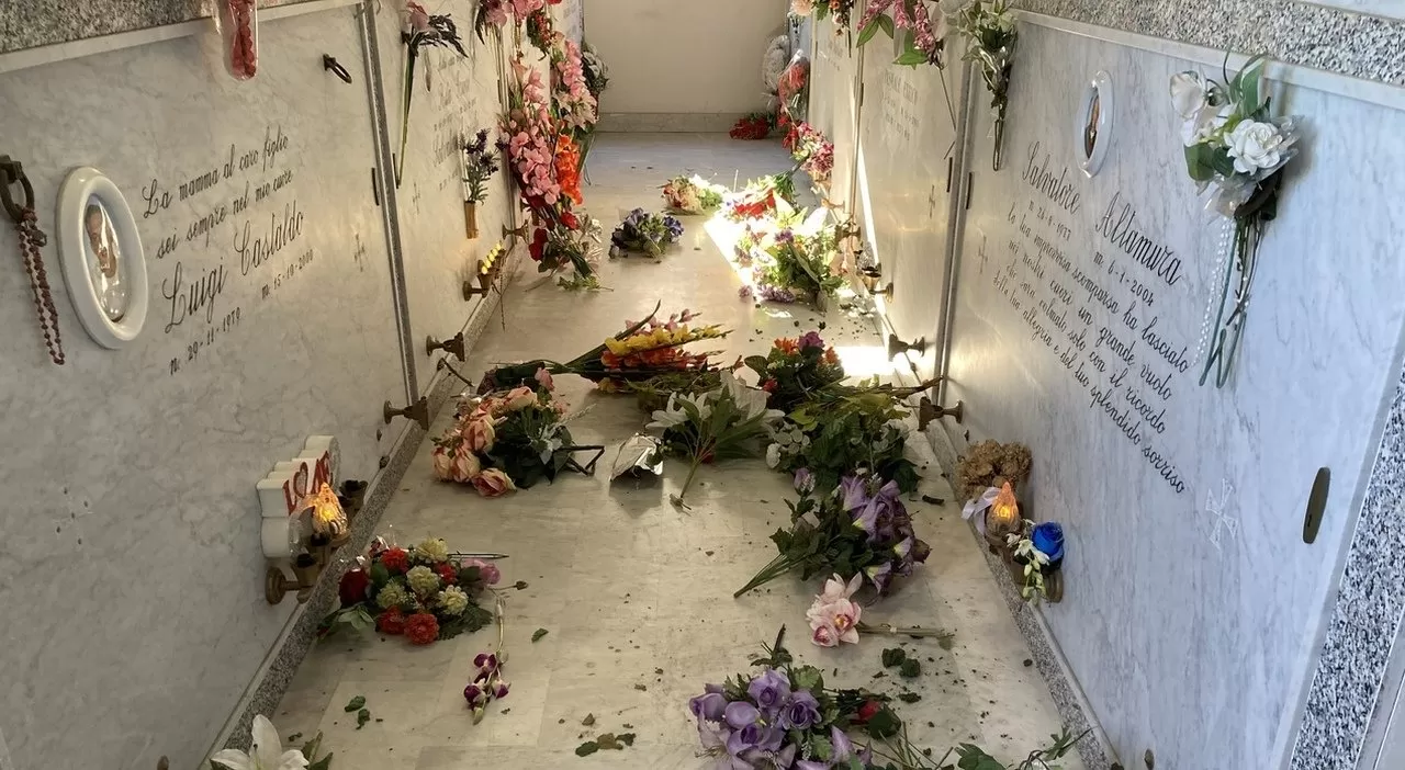 Vandali cimitero Ponticelli 6 gennaio