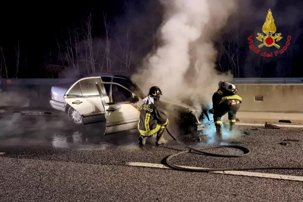 Pietradefusi incendio auto 31 gennaio