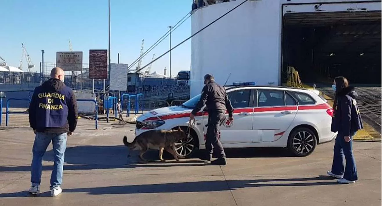 napoli-droga-palermo-auto-medica