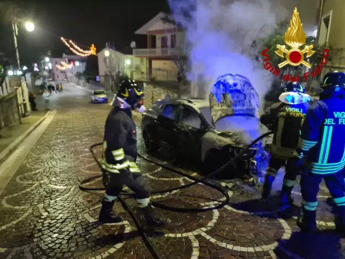 Avellino incendio auto 4 gennaio