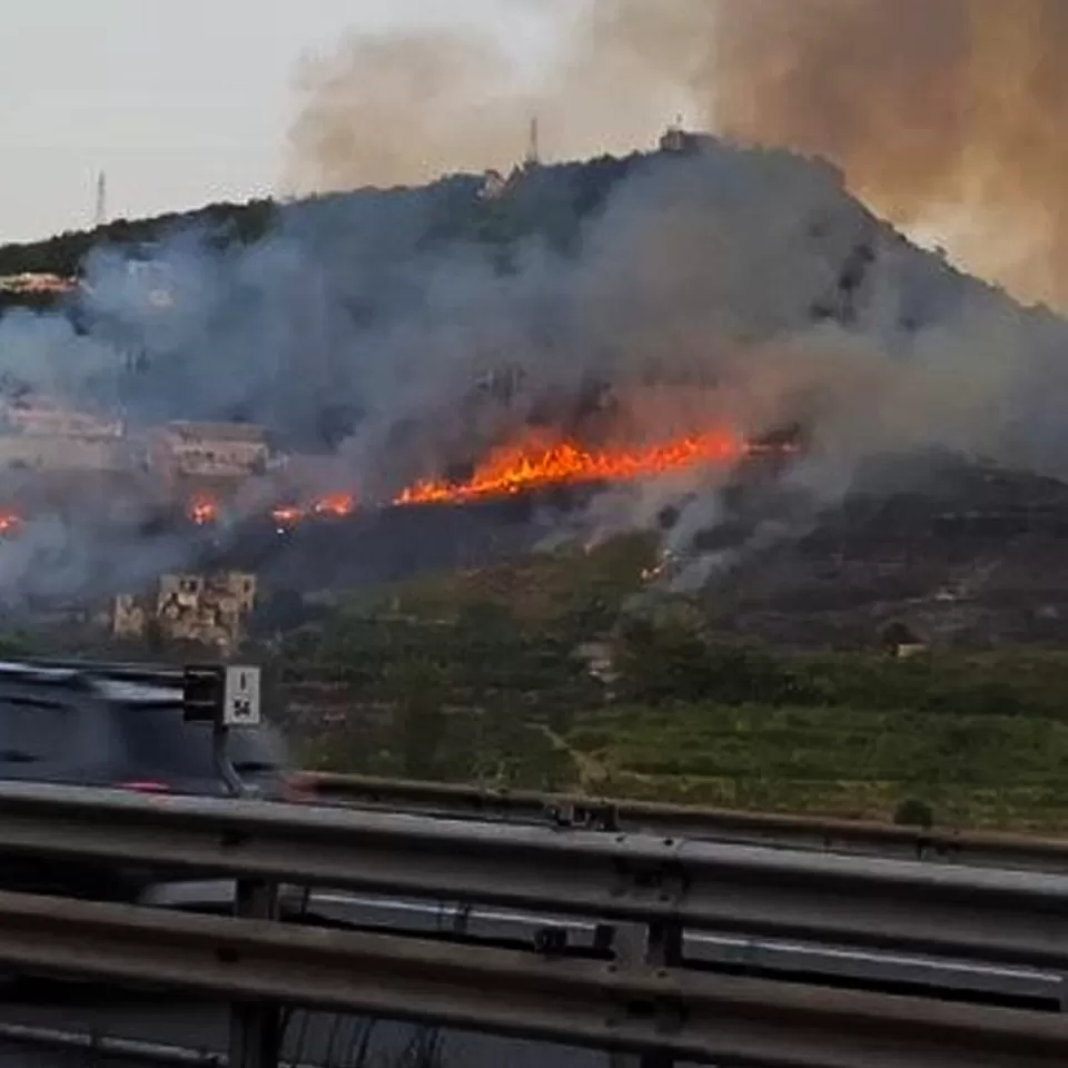 incendio-giugliano-domitiana-oggi-24-febbraio-cosa-succede