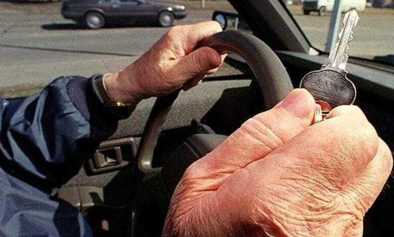 guida senza patente 70 anni