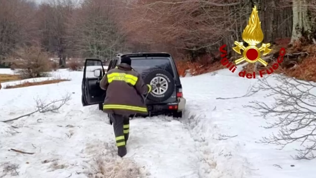 intrappolati neve laceno vigili fuoco 14 febbraio