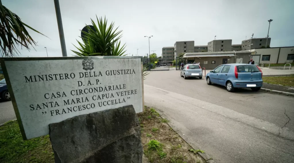 violenze carcere santa maria cv procura patteggiamenti