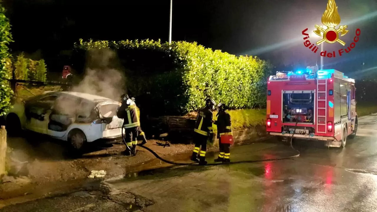 auto fiamme mercogliano oggi 21 febbraio