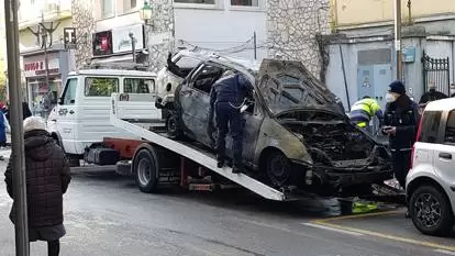 Portici incendio auto scuola elementare 10 febbraio