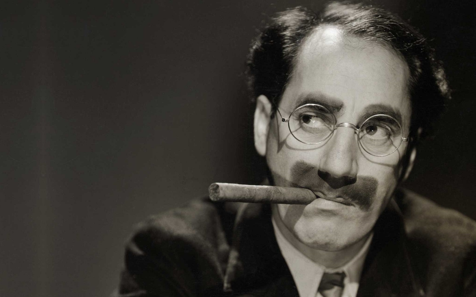 Le migliori frasi, citazioni e aforismi più divertenti di Groucho Marx