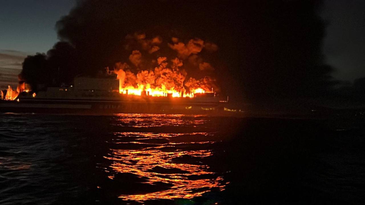 incendio traghetto italia grecia dispersi ultime notizie