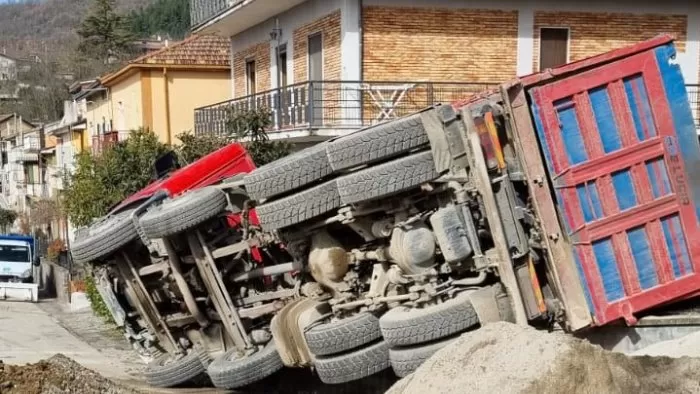 camion si ribalta baronia 17 febbraio