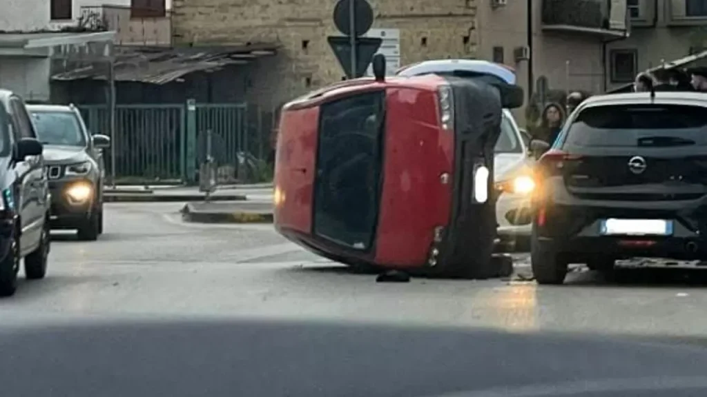 auto si ribalta marcianise 20 marzo