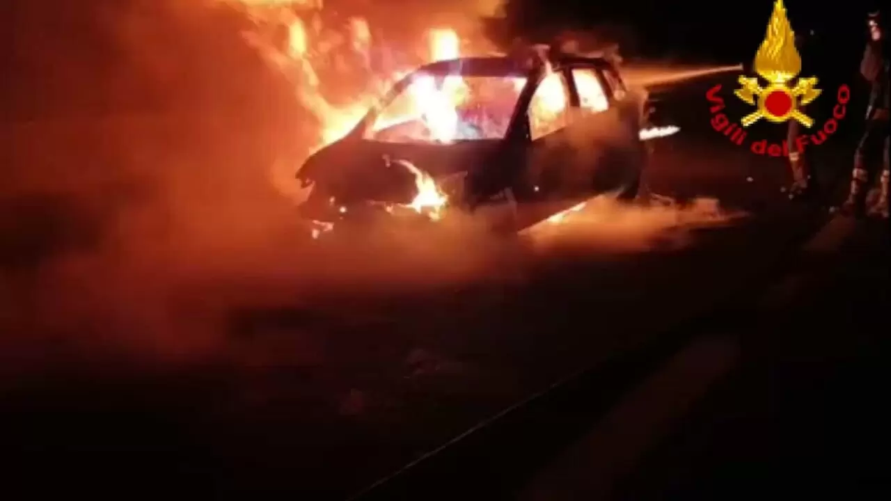 incendio auto A16 20 marzo