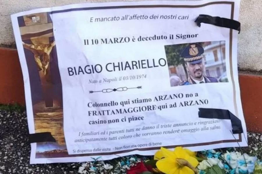 arzano-minacce-polizia-municipale-manifesto-funebre