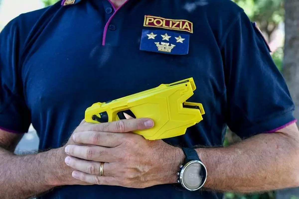 dotazioni polizia caserta taser